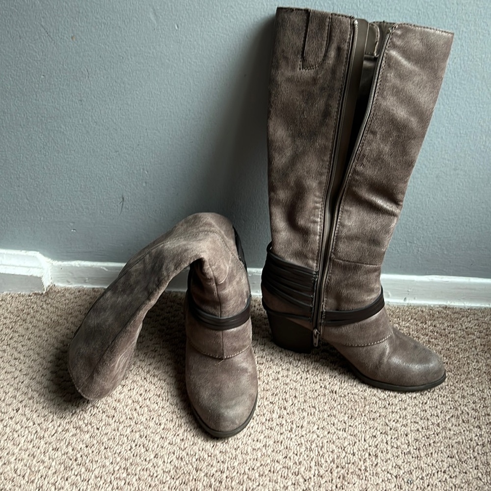 Size 8 Fergalicious 2.5 inch stack heel zip up fabric boots.